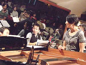 �s�A�m�̑��Ԃ����MC���̏�˂���